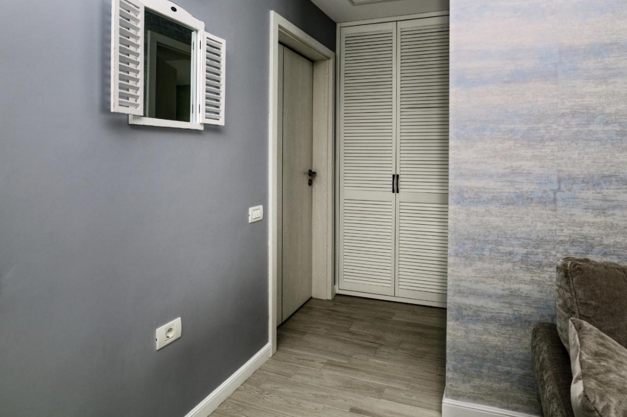 Riva Lake Boutique Mamaia Esterno foto